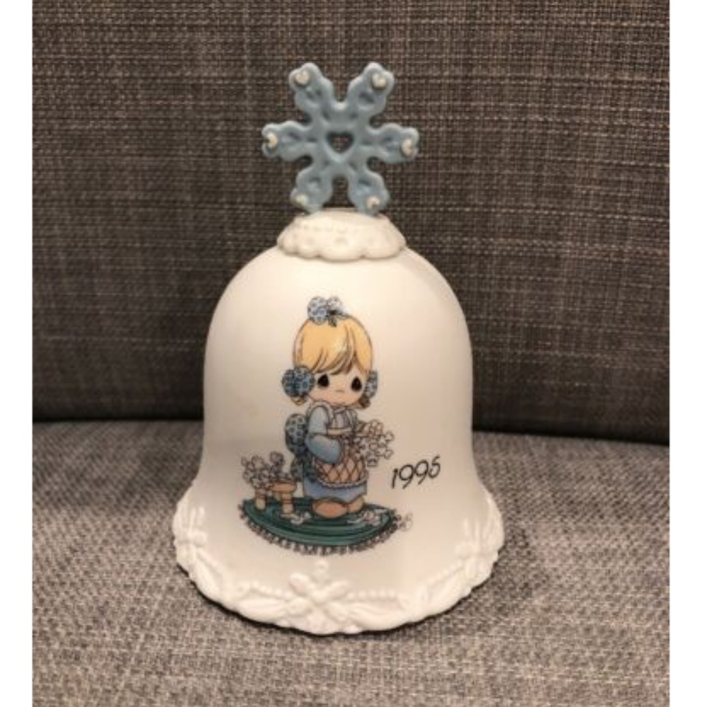 He Covers The Earth With His Beauty Bell 1995